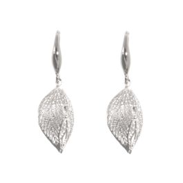 Fashion Earrings: Delicate drop silver earrings in a 3D leaf design